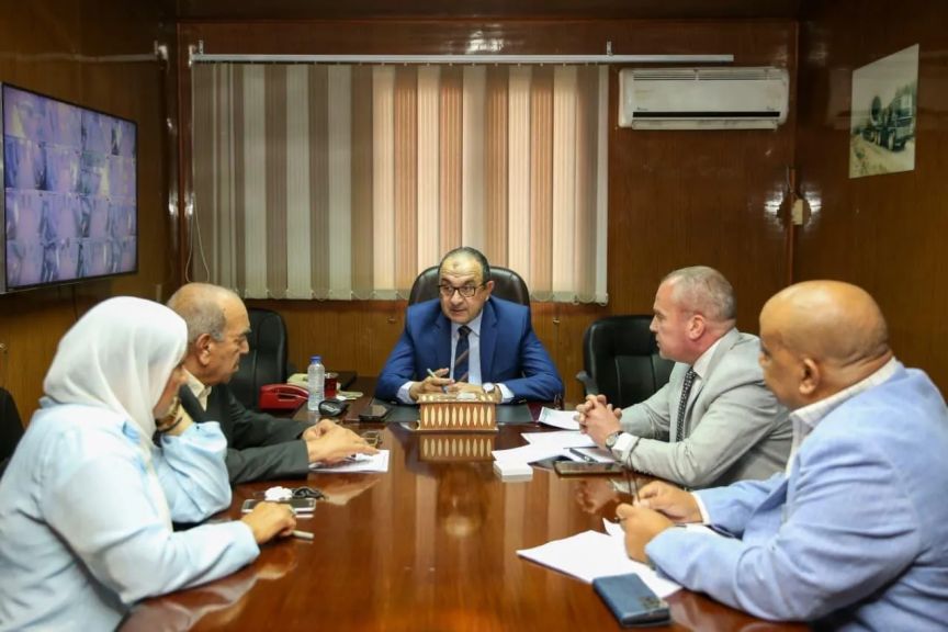 وزير قطاع الأعمال العام في زيارة مفاجئة لشركة السد العالي للمشروعات الكهربائية والصناعية ”هايديليكو”