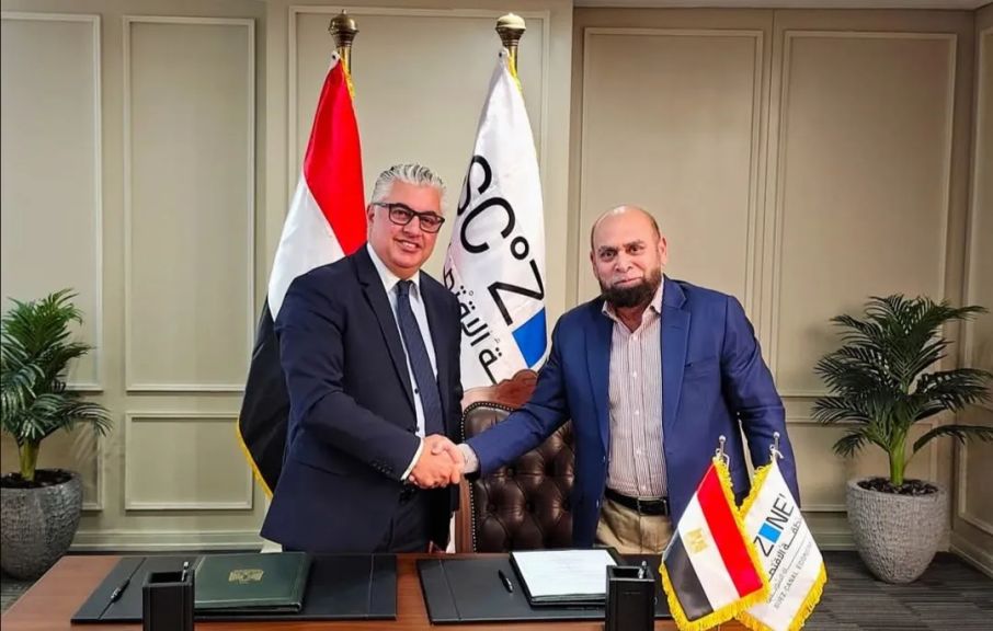 باستثمارات 35.2 مليون دولار رئيس اقتصادية قناة السويس يوقع عقد مشروع شركة “إنترلووب جروب” لصناعة الملابس الجاهزة