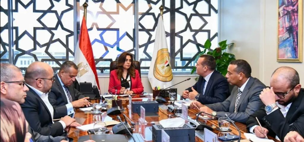 وزيرة التنمية المحلية تبحث مع محافظ جنوب سيناء ومدير ” الهابيتات” مستجدات مشروع تطوير مدينة دهب