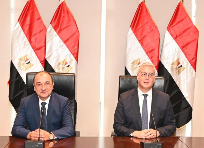 وزيرا قطاع الأعمال والبترول يشهدان توقيع عقد بين ”إيجوث” و”بتروجت” لإعادة تأهيل وتشغيل فندق ”جيت بيتش” بالعين السخنة
