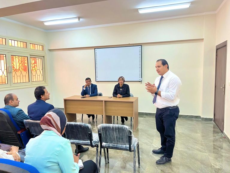 القائم بأعمال رئيس جامعة الأقصر الأهلية تستعرض الرؤية التي تتبناها الجامعة