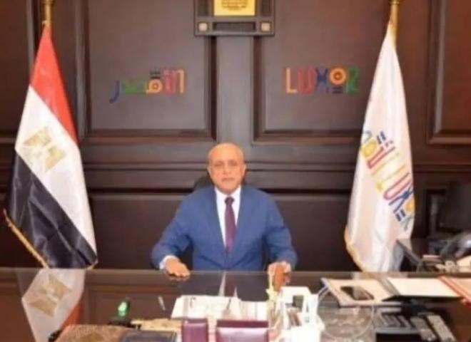 محافظ الأقصر يعتمد قرار التعاقد مع 299 معلماً لسد العجز