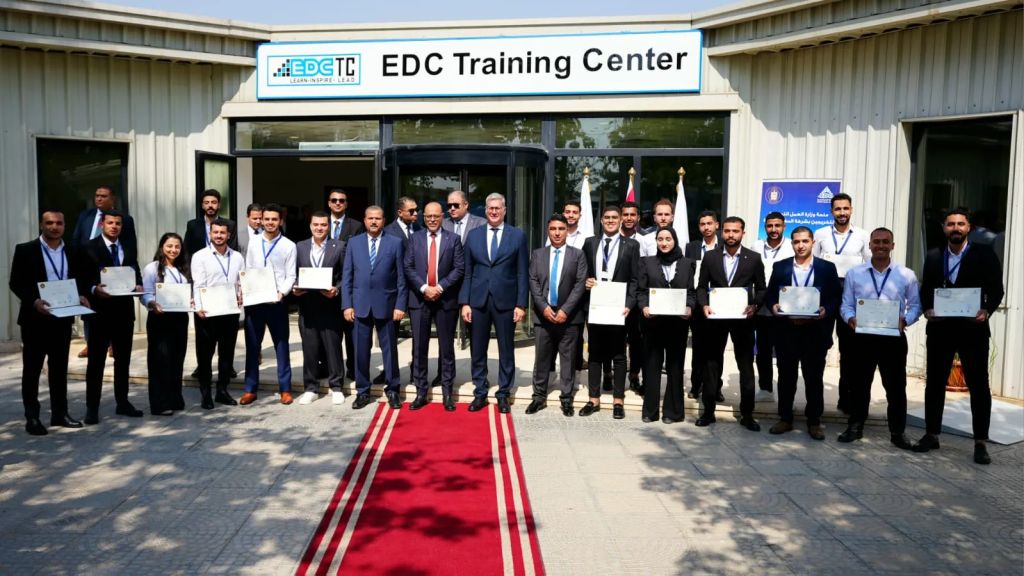 وزيرا البترول والعمل يُسلمان شهادات لأوائل خريجى دورات تدريب مجانية في مجالات الحفر والخدمات البترولية بمركز ”شركة الحفر المصرية”