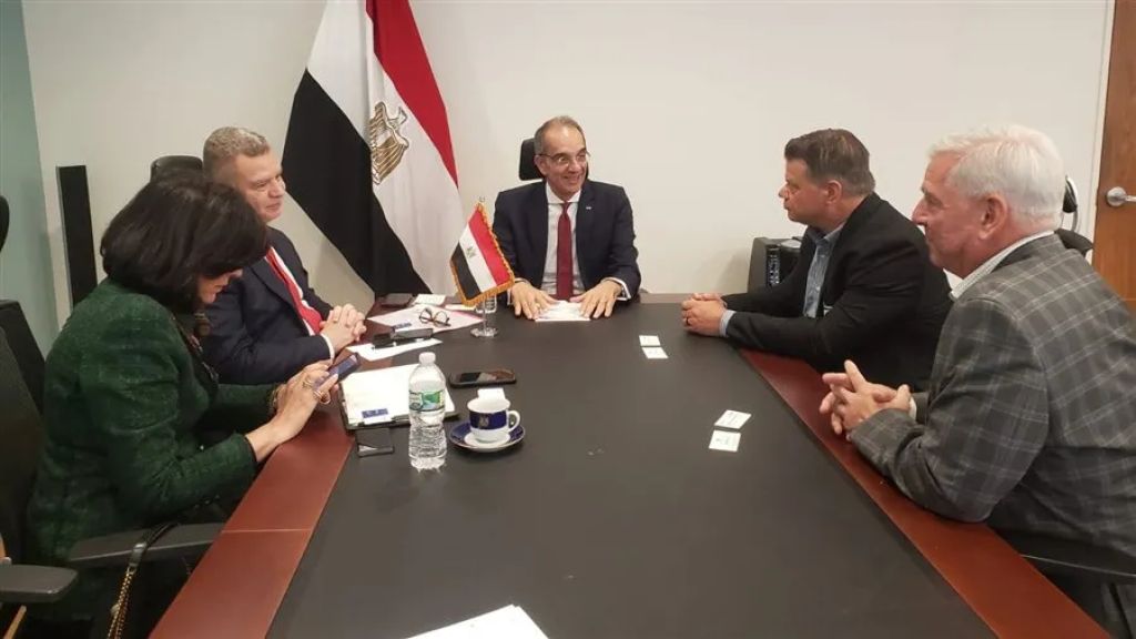 وزير الاتصالات يبحث زيادة استثمارات الشركات الأمريكية المتخصصة فى مصر