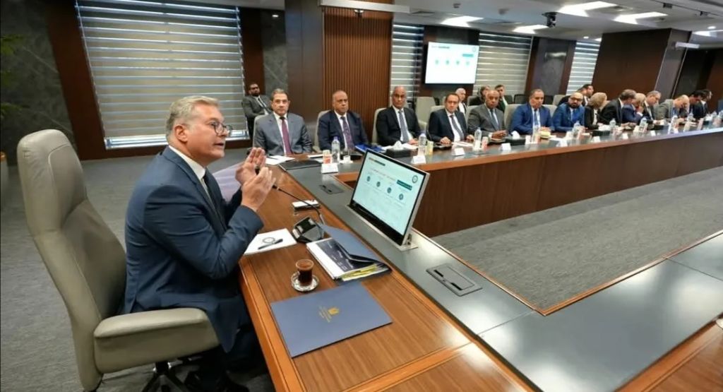 وزير البترول :تنفيذ أول مسح جوي شامل للإمكانات التعدينية منذ 40 عام