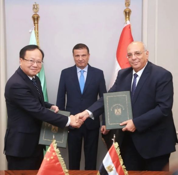 وزير الزراعة يشهد توقيع بروتوكول تعاون بين ”بحوث الصحراء” و”الأكاديمية الصينية للعلوم” لتبادل الخبرات وتدريب الكوادر الأفريقية