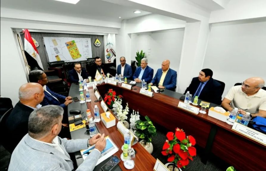 وزير الإسكان ومحافظ أسيوط يعقدان اجتماعاً بمقر جهاز مدينة ناصر الجديدة لمتابعة ملفات العمل