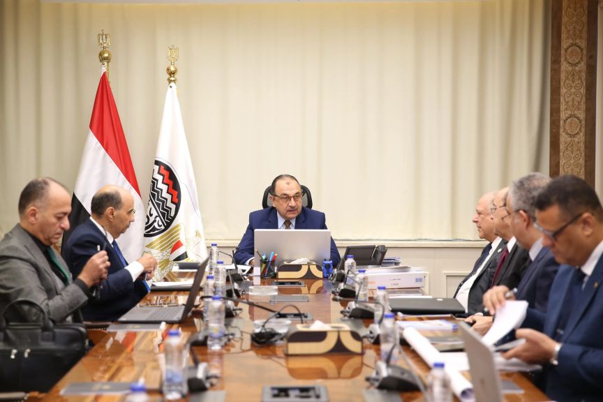وزير قطاع الأعمال العام يتابع جهود التوافق مع آلية تعديل حدود الكربون... وزير قطاع الأعمال العام يتابع جهود التوافق مع آلية تعديل حدود الكربون لتعزيز تنافسية الصادرات