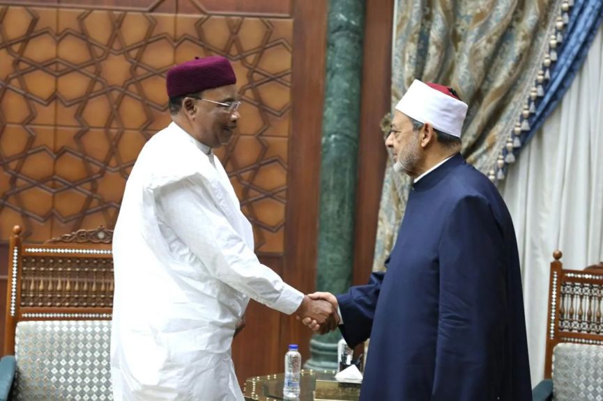 شيخ الأزهر يستقبل «محمد إيسوفو» رئيس النيجر الأسبق عضو مجلس حكماء المسلمين... شيخ الأزهر يستقبل «محمد إيسوفو» رئيس النيجر الأسبق عضو مجلس حكماء المسلمين لبحث سُبُل تعزيز التعاون المشترك