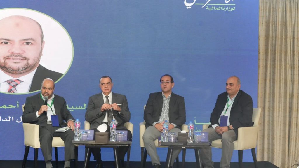 الأولوية الاستراتيجية فى ”المالية”للاستثمار فى العنصر البشرى وتحسين أوضاع العاملين الأولوية الاستراتيجية فى ”المالية”للاستثمار فى العنصر البشرى وتحسين أوضاع العاملين