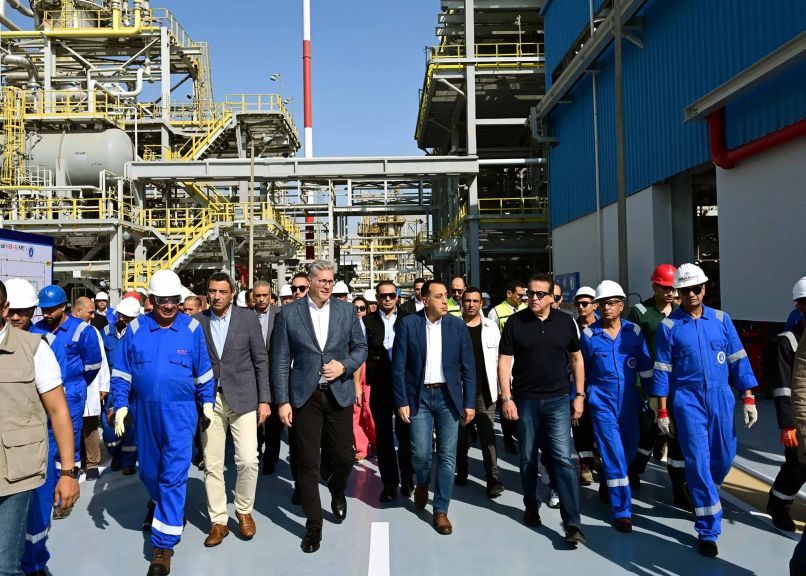 رئيس الوزراء يفتتح مشروع استرجاع الغازات بشركة ”النصر للبترول” رئيس الوزراء يفتتح مشروع استرجاع الغازات بشركة ”النصر للبترول”