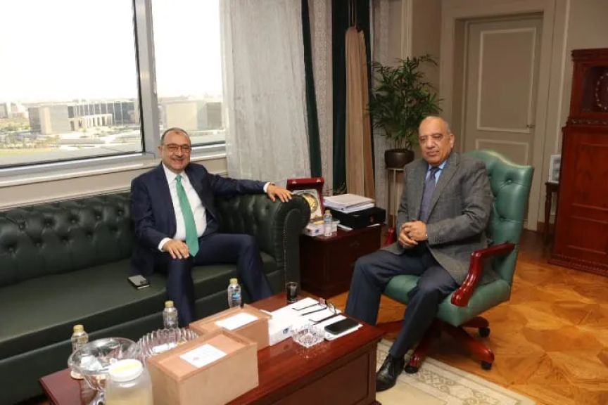 وزيرا الكهرباء والطاقة المتجددة وقطاع الأعمال العام يبحثان التنسيق والتعاون في مجالات... وزيرا الكهرباء والطاقة المتجددة وقطاع الأعمال العام يبحثان التنسيق والتعاون في مجالات كفاءة الطاقة وترشيد الاستهلاك