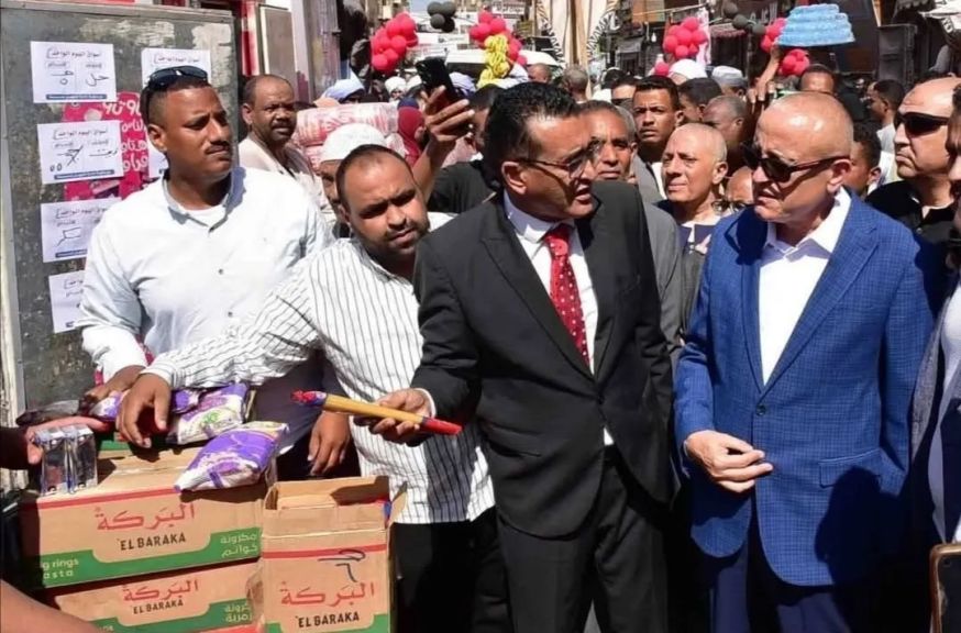 محافظ الأقصر يفتتح سوق اليوم الواحد بمركز و مدينة إسنا محافظ الأقصر يفتتح سوق اليوم الواحد بمركز و مدينة إسنا