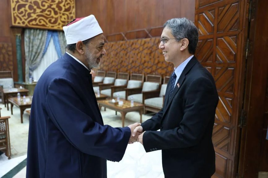 شيخ الأزهر يستقبل وزير شؤون المسلمين في سنغافورة ويناقشان تعزيز العلاقات العلمية والدعويَّة