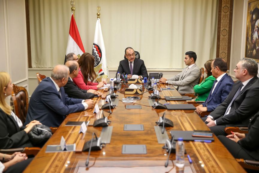 وزير قطاع الأعمال العام يشهد توقيع عقد تمويل إنشاء أول مصنع لإنتاج أقراص وحبيبات الكلور في مصر وأفريقيا  بين شركة ”بيوراديف” وبنكي ”CIB” والأهلي المصري