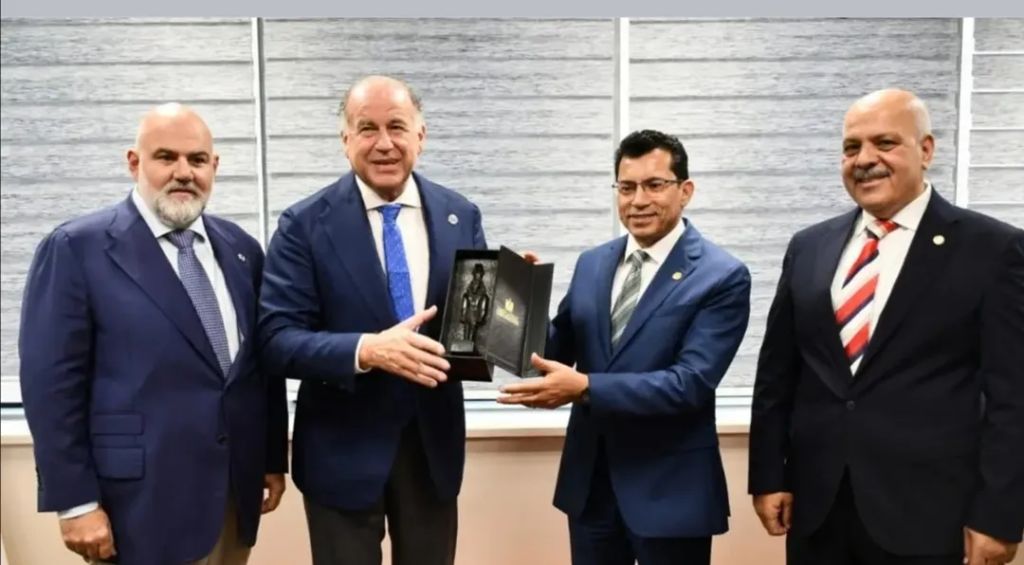 وزير الشباب والرياضة يلتقي رئيس الاتحاد الدولي والسكرتير العام