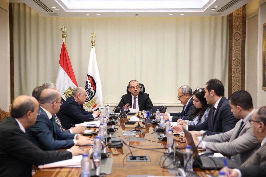 وزير قطاع الأعمال العام يجتمع بالرؤساء التنفيذيين للشركات القابضة لمتابعة موقف تطبيق نظام ”ERP” في الشركات التابعة