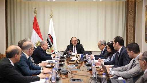 وزير قطاع الأعمال العام يجتمع بالرؤساء التنفيذيين للشركات القابضة لمتابعة موقف تطبيق نظام ”ERP” في الشركات التابعة
