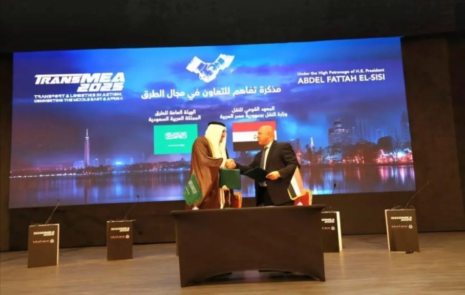 نائب رئيس مجلس الوزراء للتنمية الصناعية وزير الصناعة والنقل ووزير النقل والخدمات اللوجستية بالمملكة العربية السعودية يوقعان مذكرة تفاهم  بشأن تبادل الخبرات في مجال الطرق