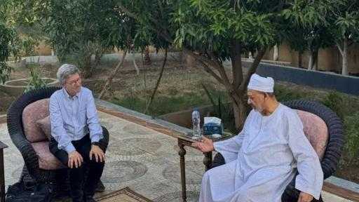 شيخ الأزهر يستقبل المفكر العالمي جيفري ساكس بمنزله في الأقصر