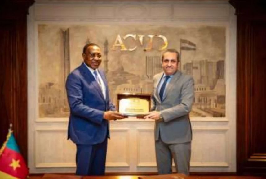 شركة العاصمة الإدارية للتنمية العمرانية وسفارة جمهورية الكاميرون بالقاهرة توقّعان عقد بيع قطعتي أرض لإقامة المقر الجديد للسفارة بالحي الدبلوماسي