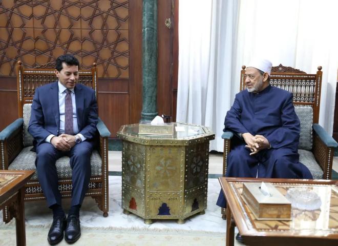 شيخ الأزهر يشدِّد على ضرورة تحصين الشَّباب العربي من مخاطر الغزو الثقافي الذي يستهدف عزلهم عن واقع أمتهم