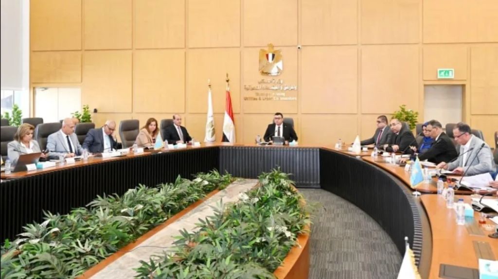 وزير الإسكان يعقد اجتماعه الدوري لمتابعة الموقف التنفيذي لوحدات المبادرة الرئاسية ”سكن لكل المصريين”