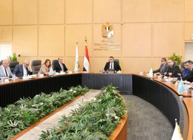 وزير الإسكان يعقد اجتماعه الدوري لمتابعة الموقف التنفيذي لوحدات المبادرة الرئاسية ”سكن لكل المصريين”