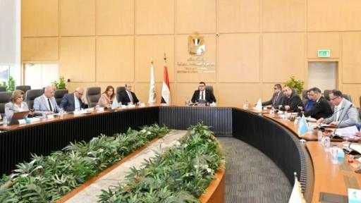 وزير الإسكان يعقد اجتماعه الدوري لمتابعة الموقف التنفيذي لوحدات المبادرة الرئاسية ”سكن لكل المصريين”