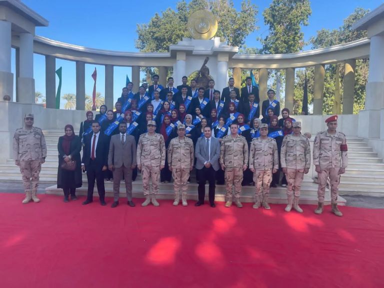 قوات الدفاع الشعبي والعسكري وجامعة الأقصر تنظمان زيارة ميدانية لقيادة الفرقة 15 دفاع جوي