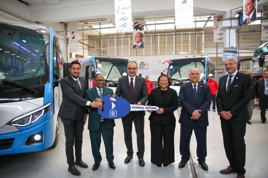 وزير قطاع الأعمال العام يشهد تسليم الدفعة الأولى من ميني باص ”نصر ستار ”