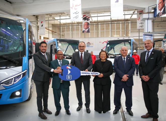 وزير قطاع الأعمال العام يشهد تسليم الدفعة الأولى من ميني باص ”نصر ستار ”