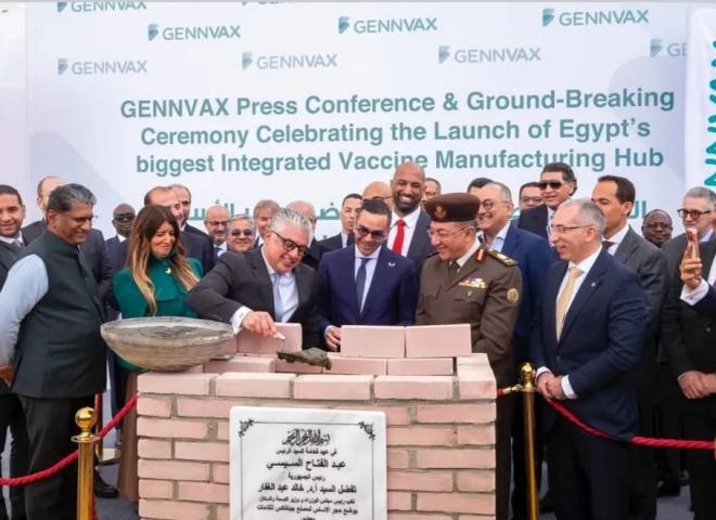 باستثمارات 150 مليون دولار.. رئيس اقتصادية قناة السويس يشهد وضع حجر الأساس لمصنع ”جينفاكس” للقاحات والأدوية