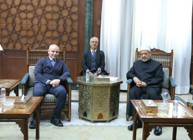 شيخ الأزهر يستقبل سفير إيطاليا بالقاهرة ويناقشان تطورات الأوضاع في غزة