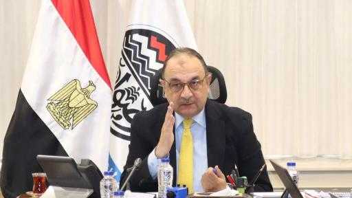 وزير قطاع الأعمال العام يعقد اجتماعًا دوريا لمتابعة مستجدات المشروع القومي لتطوير صناعة الغزل والنسيج