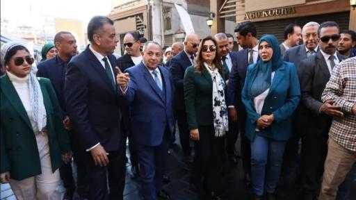 وزيرة التنمية المحلية ومحافظ بورسعيد يتفقدان نموذج تطوير أسواق الحميدي والتجاري بحضور وفد من برنامج ” الهابيتات”
