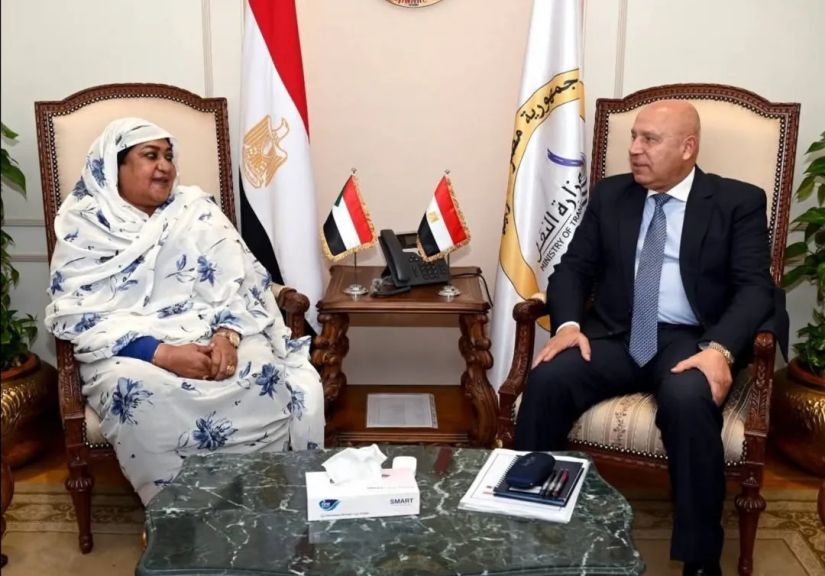 نائب رئيس مجلس الوزراء للتنمية الصناعية وزير الصناعة والنقل يبحث مع وزيرة الصناعة والتجارة السودانية سبل تعزيز التعاون  الصناعي والتجاري