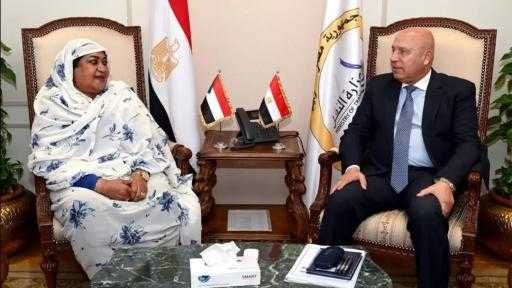 نائب رئيس مجلس الوزراء للتنمية الصناعية وزير الصناعة والنقل يبحث مع وزيرة الصناعة والتجارة السودانية سبل تعزيز التعاون  الصناعي والتجاري