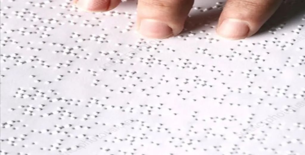 في اليوم العالمي للغة برايل..توزيع 2000 جهاز لاب توب ناطق مزود ببرامج قارئة للشاشة لدعم الطلاب ذوي الإعاقة  البصرية