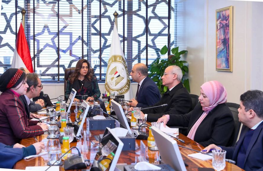 وزيرة التنمية المحلية والقائم بأعمال وزير البيئة تبحث آخر مستجدات إعداد خطة الاستجابة المتدرجة لإدارة نوبات تلوث الهواء الحادة