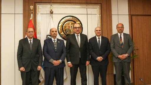 وزير قطاع الأعمال العام يشهد توقيع ”النهضة للصناعات” اتفاقية لشراء طاقة متجددة لمدة 30 عامًا