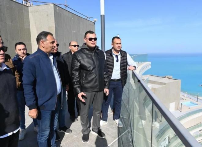 وزير الإسكان يتفقد كمباوند مزارين وبرج LD06 أحد الأبراج الشاطئية بالعلمين الجديدة