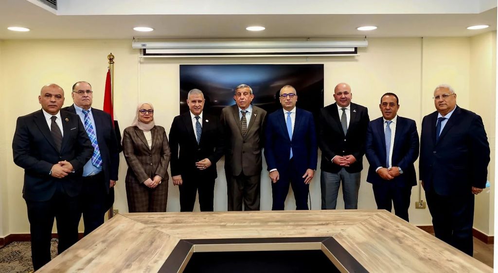 رئيس البنك الزراعي المصري يلتقي أعضاء لجنة الزراعة بمجلس الشيوخ لبحث جهود التنمية الزراعية ودعم صغار المزارعين