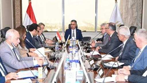 استعداداً لشهر رمضان ”وزير التموين والتجارة الداخلية” يجتمع برؤساء إدارات شركات الزيوت التابعة