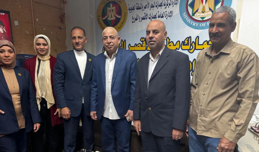 جمارك مطار الاقصر الدولى تضبط محاولة تهريب عدد من زجاجات المشروبات الكحولية