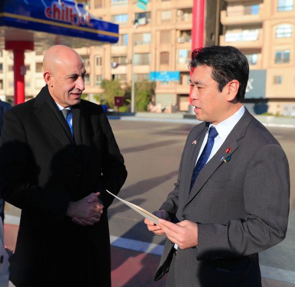 وزير التربية والتعليم يصطحب نظيره الياباني لتفقد ”محور شينزو آبي”..ويُسلّمه رسالة شكر وتقدير من فخامة الرئيس إلى أسرة رئيس الوزراء الياباني الراحل