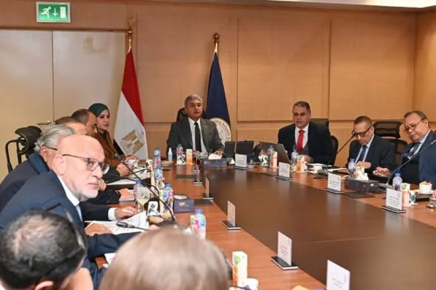 وزير السياحة يشيد بأداء هيئة التنشيط ويستعرض خطط الترويج السياحي