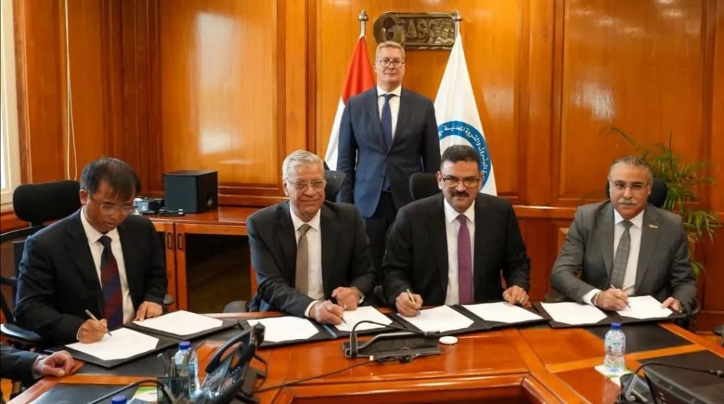 وزير البترول والثروة المعدنية يشهد توقيع مذكرة تفاهم مع ”شينج فا” الصينية للاستثمار في تعظيم القيمة المضافة من الخامات التعدينية