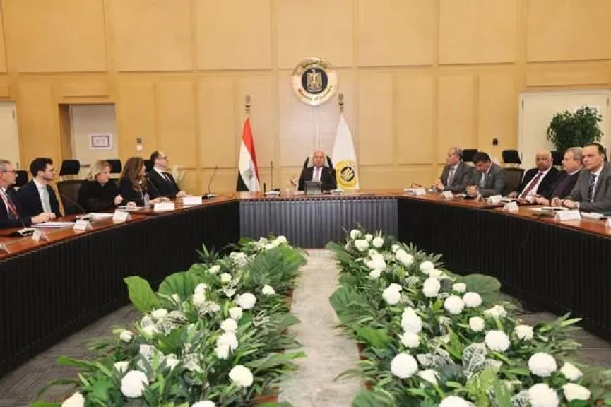وزير الصناعة والنقل: نسعى لتوطين صناعات السكك الحديدية مع النمسا