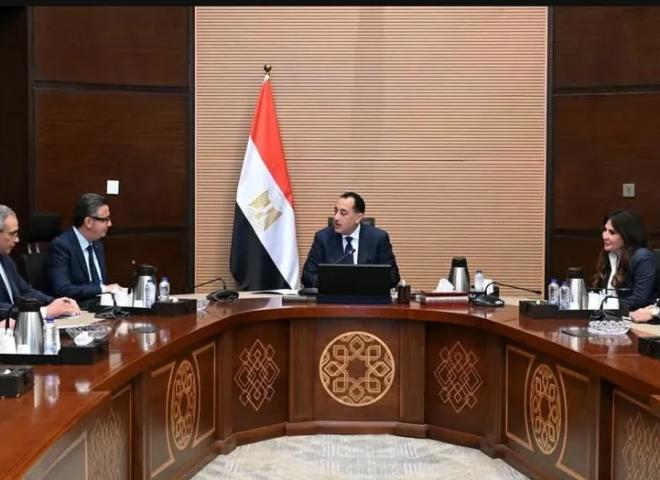 رئيس الوزراء يتابع مع وزير التموين خطة الاستعداد لاستقبال شهر رمضان